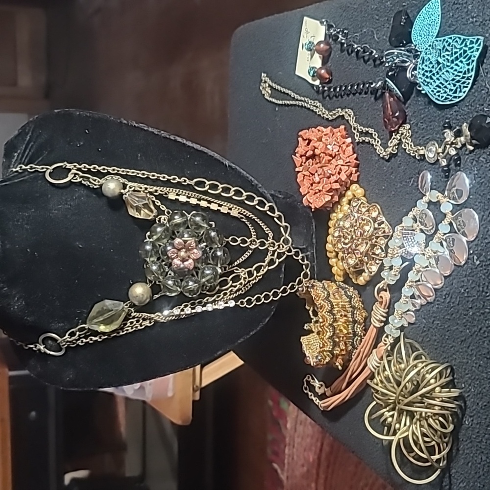 8 piece Jewelry Lot
